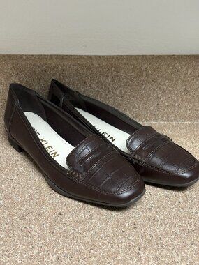 Anne Klein Women's Size 6.5 Dark Brown Loafers